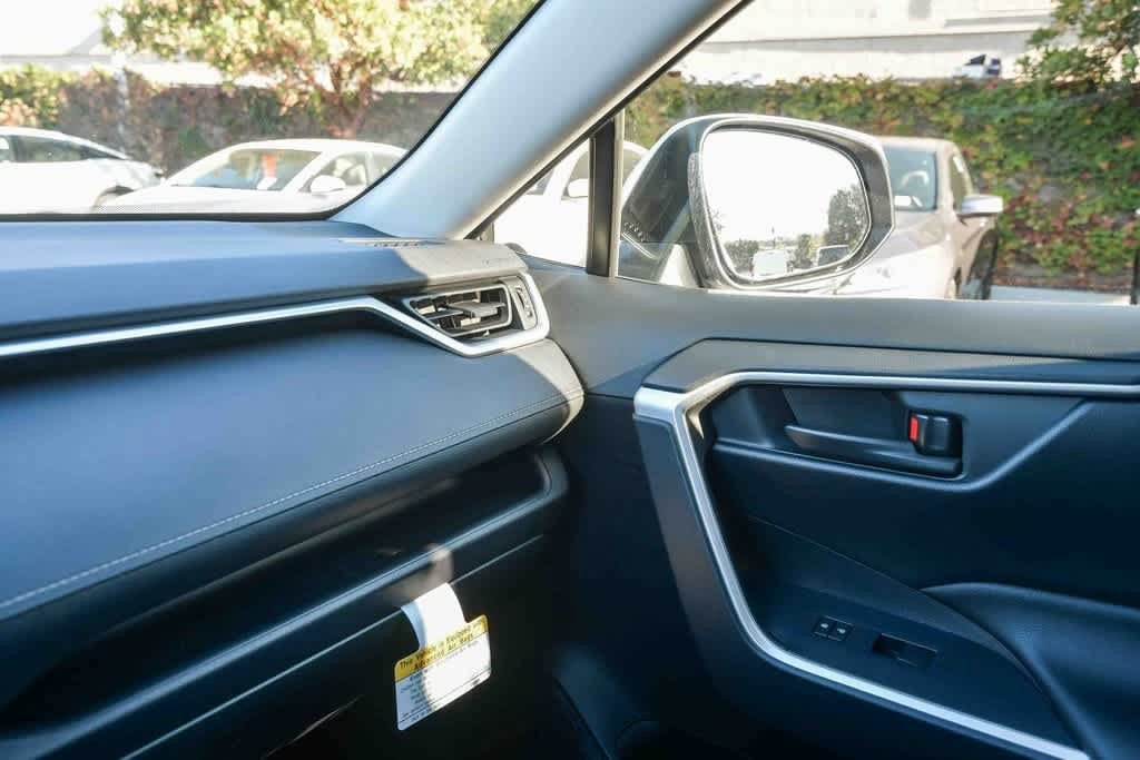 Thumbnail: 2025 Toyota RAV4 - 24