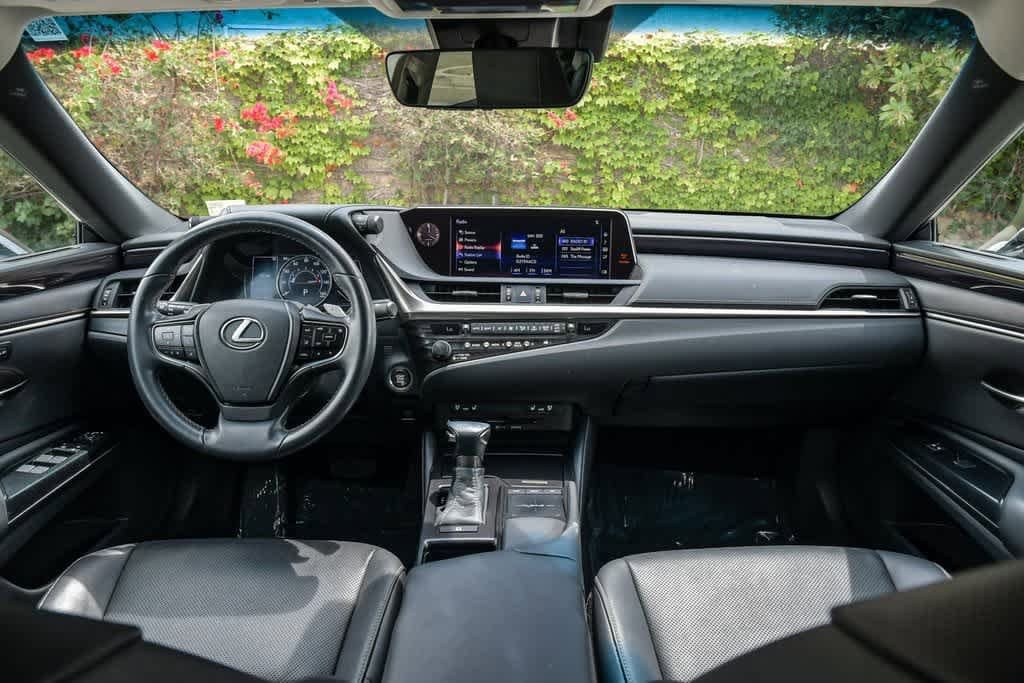 Thumbnail: 2020 Lexus ES - 15
