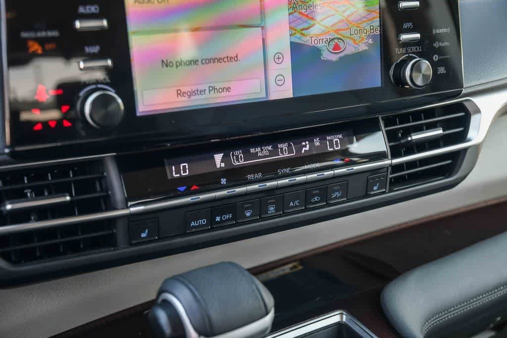 Thumbnail: 2022 Toyota Sienna - 23