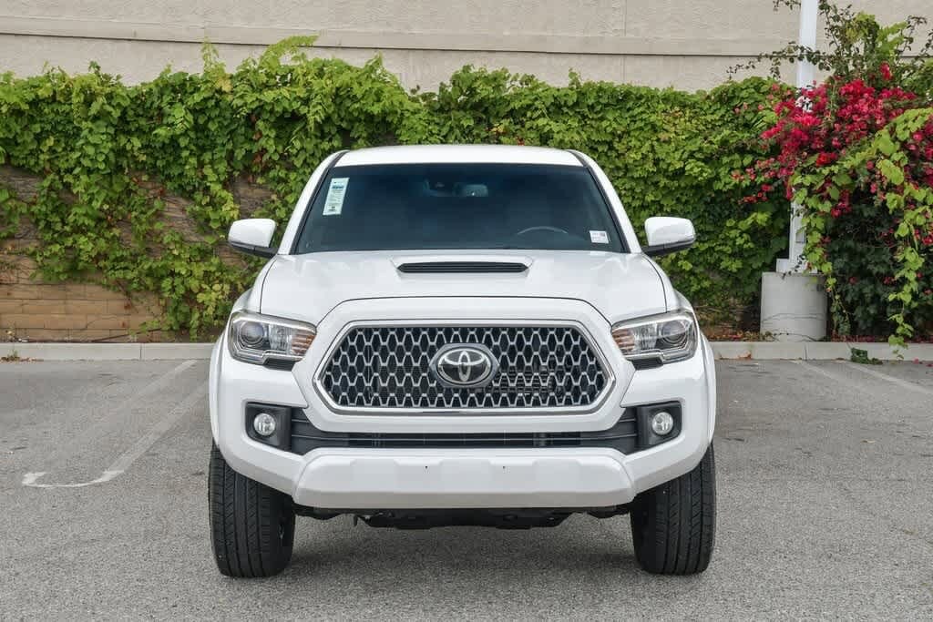 2019 Toyota Tacoma TRD Sport photo 2
