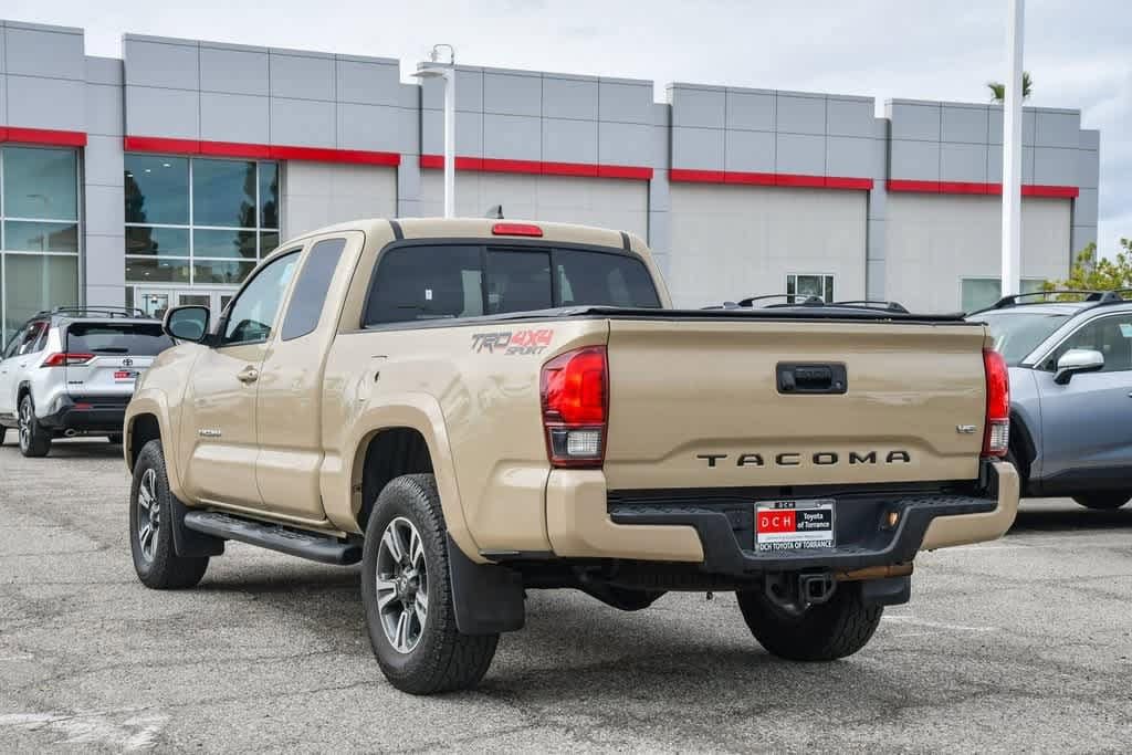 Thumbnail: 2019 Toyota Tacoma - 8