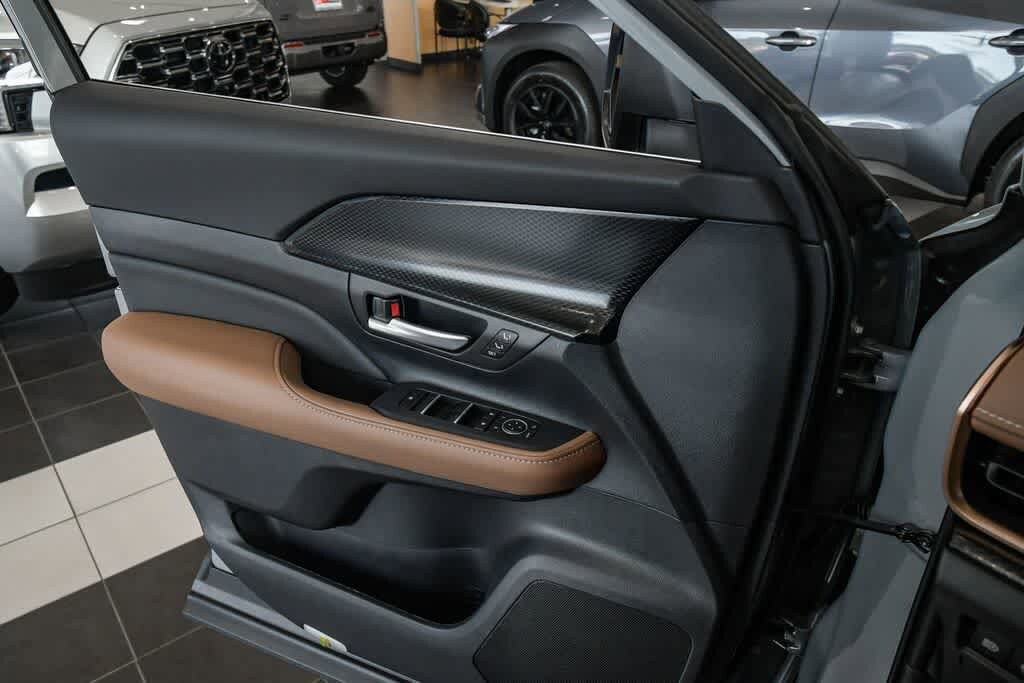 Thumbnail: 2026 Toyota Grand Highlander - 27