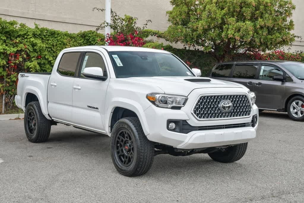 2019 Toyota Tacoma TRD Sport photo 3