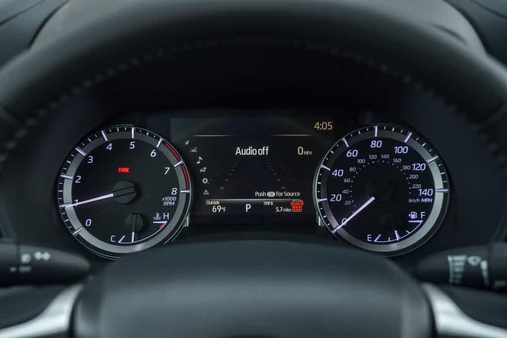 2025 Toyota Highlander LE 24
