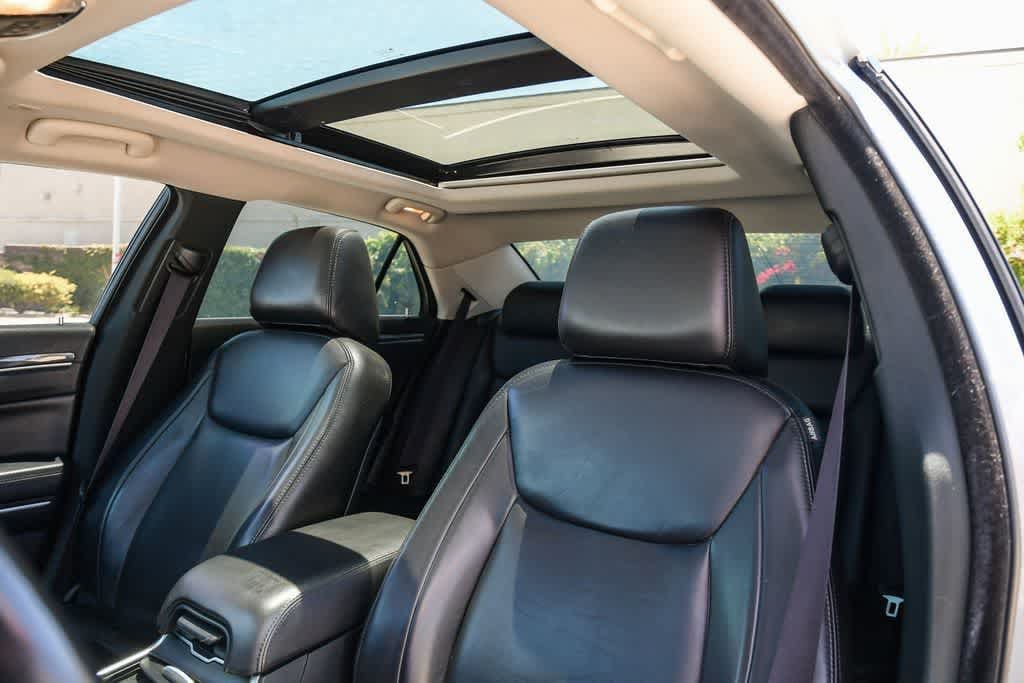 Thumbnail: 2019 Chrysler 300 - 16