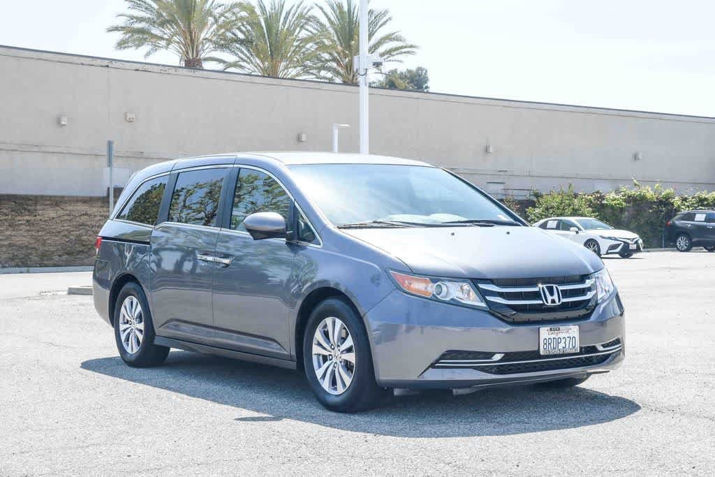 2017 Honda Odyssey SE photo 2