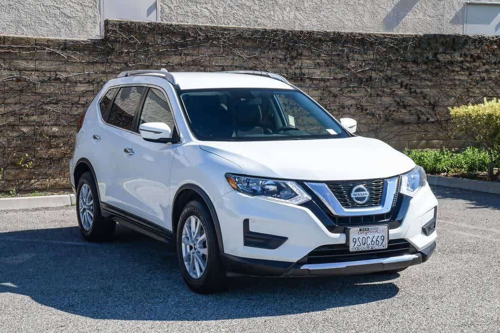 2019 Nissan Rogue SV photo 2