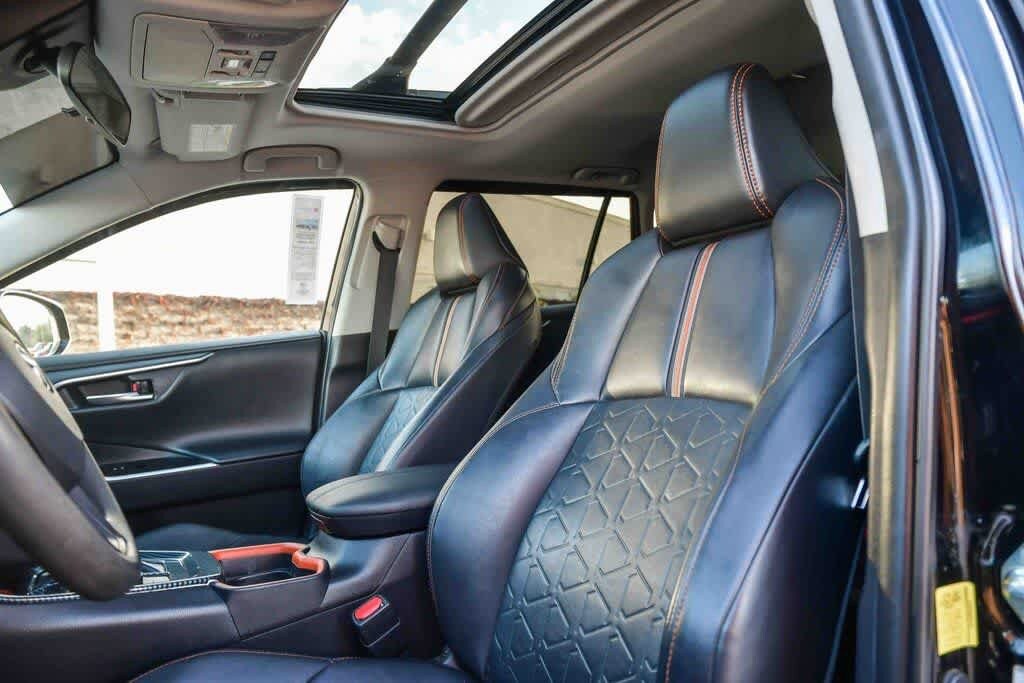 Thumbnail: 2019 Toyota RAV4 - 17