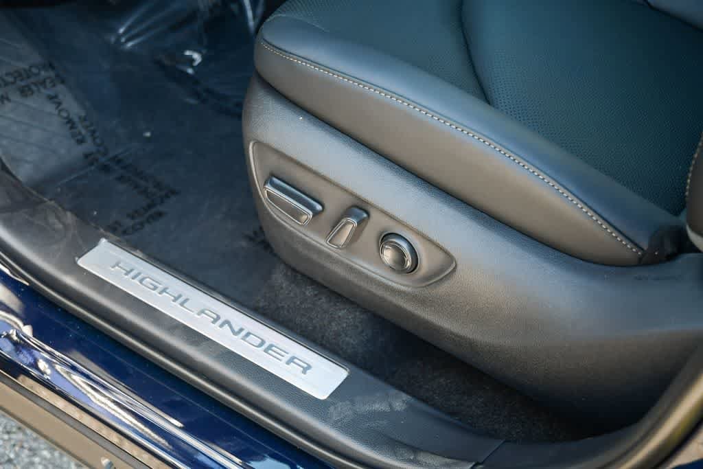Thumbnail: 2026 Toyota Highlander - 26