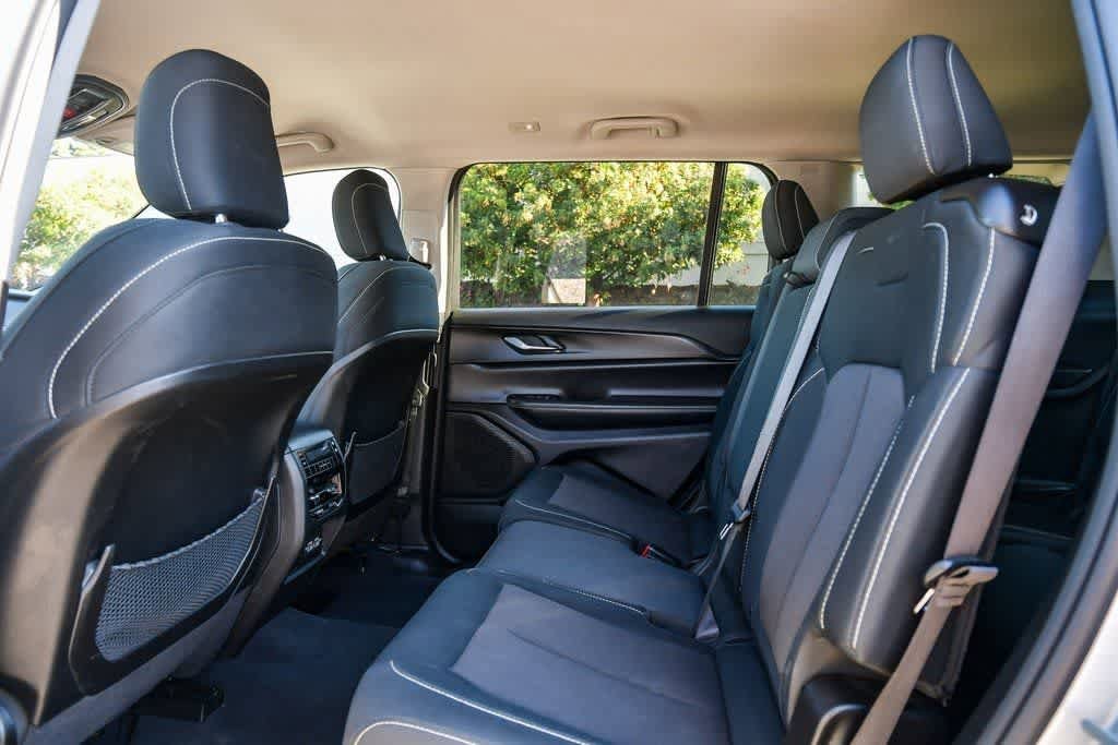 Thumbnail: 2023 Jeep Grand Cherokee L - 18