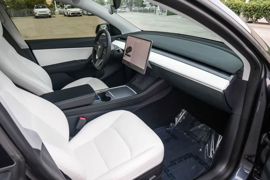 Thumbnail: 2021 Tesla Model Y - 15