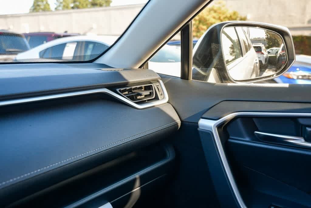 Thumbnail: 2025 Toyota RAV4 - 26