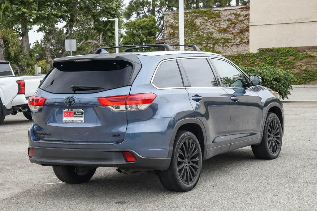 Thumbnail: 2017 Toyota Highlander - 8