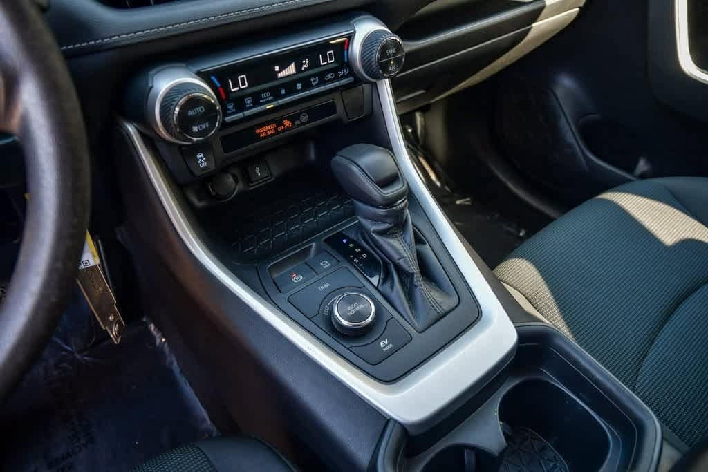Thumbnail: 2021 Toyota RAV4 - 21