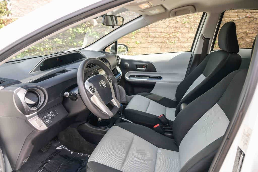 Thumbnail: 2013 Toyota Prius c - 17