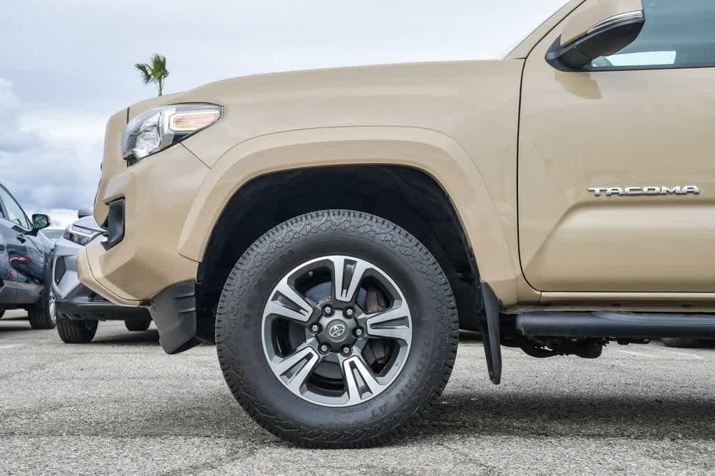 Thumbnail: 2019 Toyota Tacoma - 9