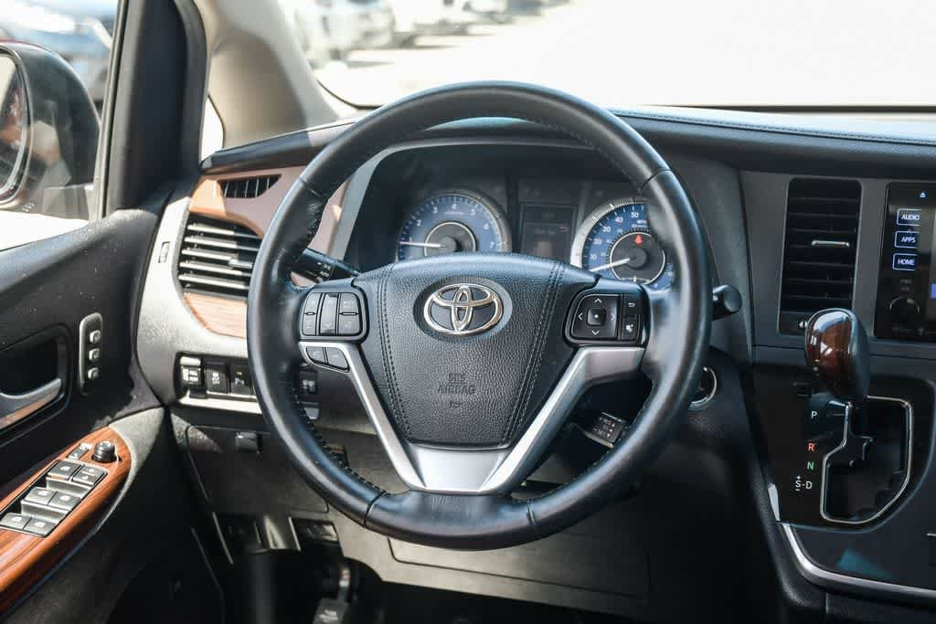 Thumbnail: 2015 Toyota Sienna - 12