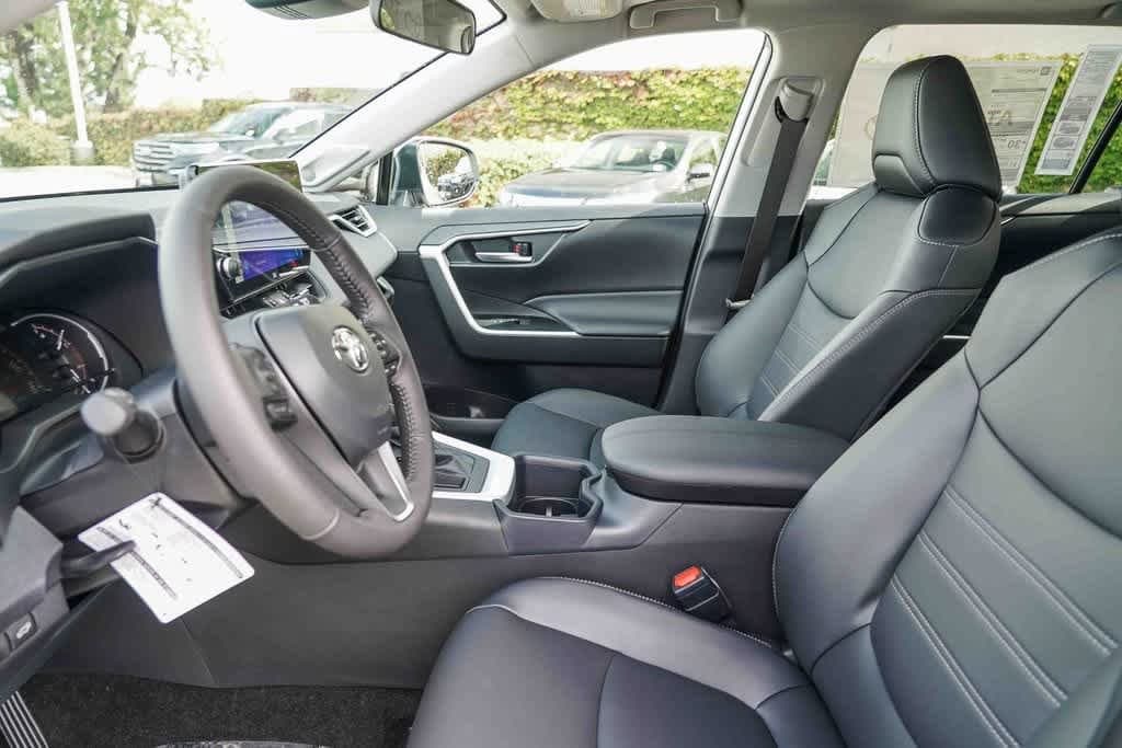 Thumbnail: 2025 Toyota RAV4 - 18