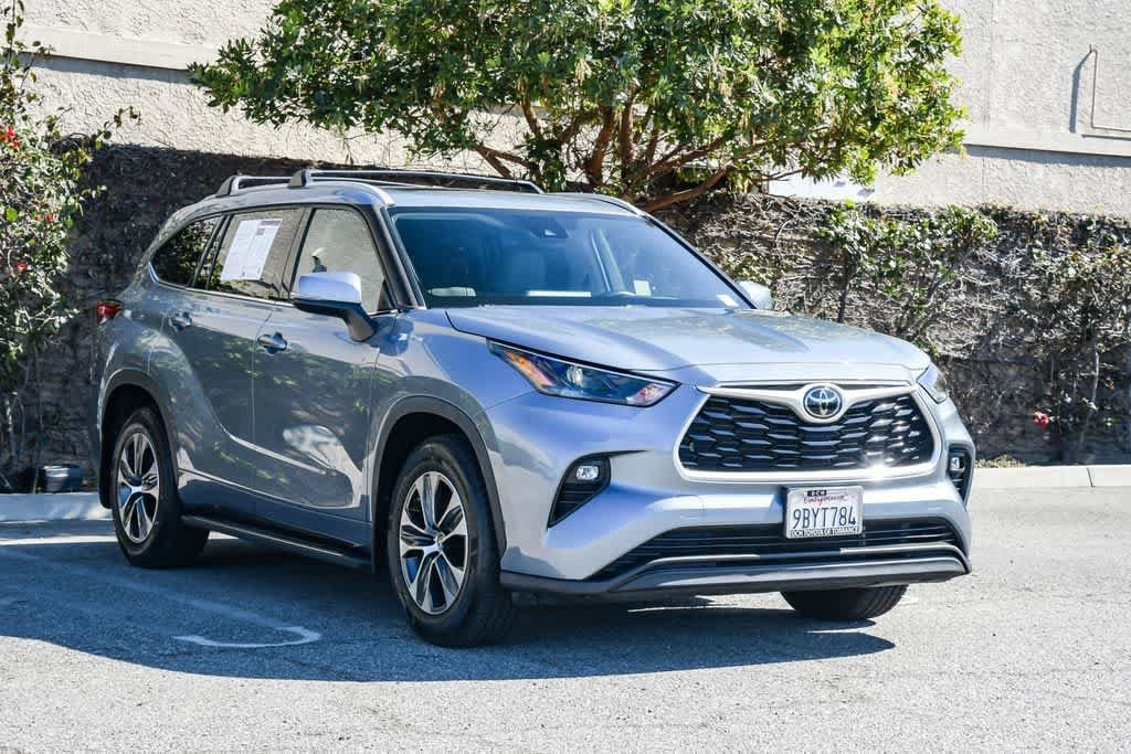 2022 Toyota Highlander XLE photo 2