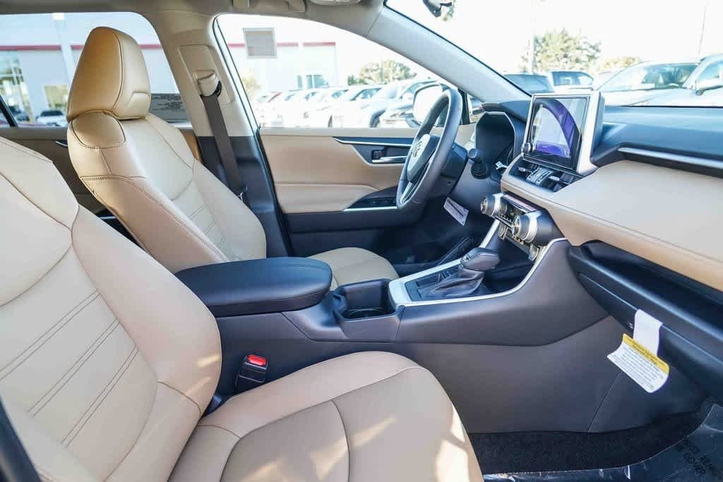 Thumbnail: 2025 Toyota RAV4 - 17