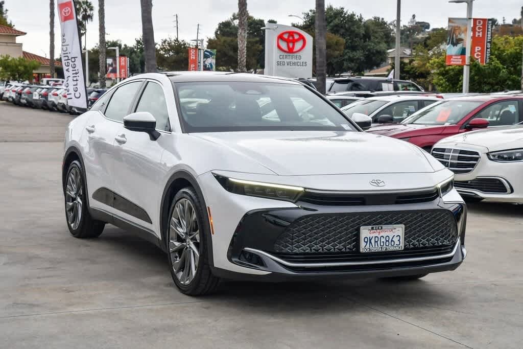 2023 Toyota Crown Limited photo 2