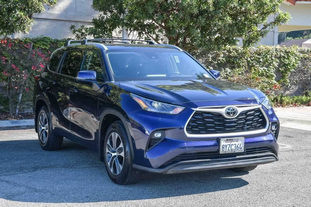 Thumbnail: 2022 Toyota Highlander - 3