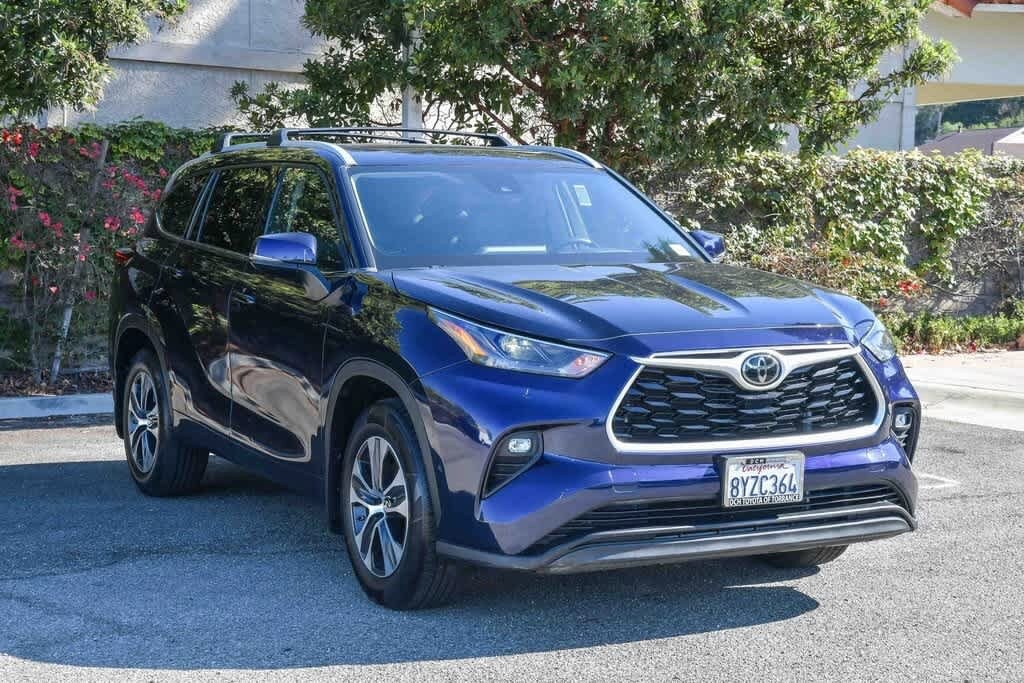2022 Toyota Highlander XLE photo 3
