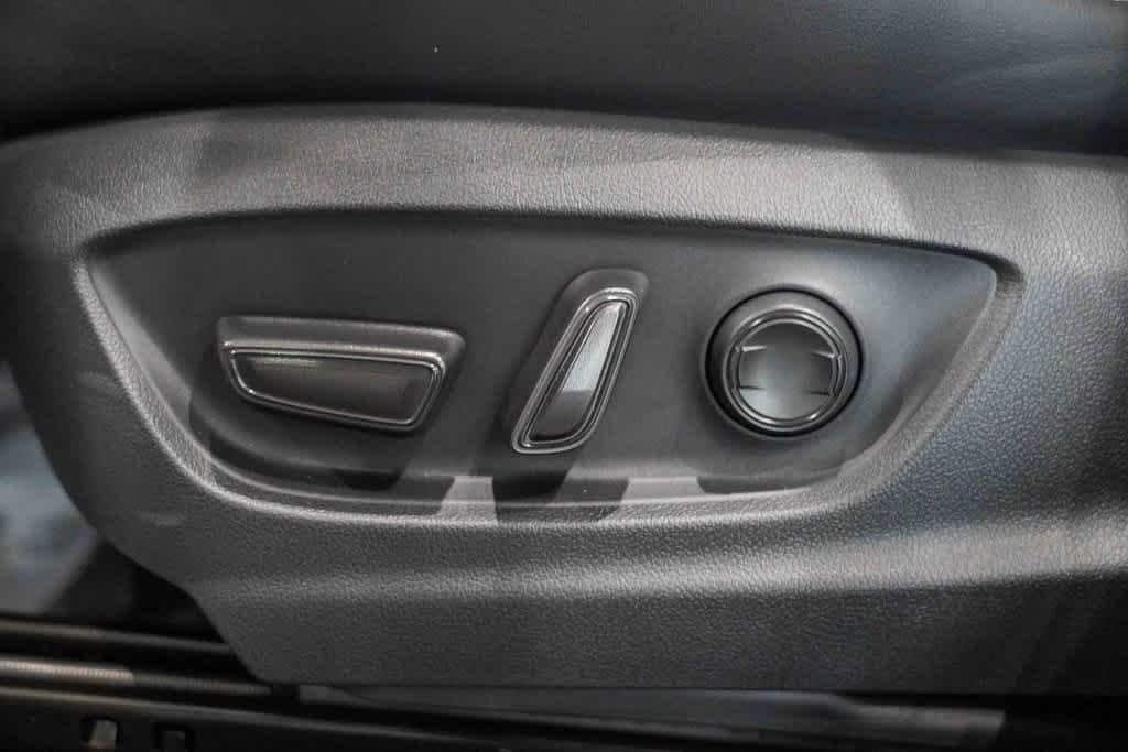 Thumbnail: 2025 Toyota Crown Signia - 22