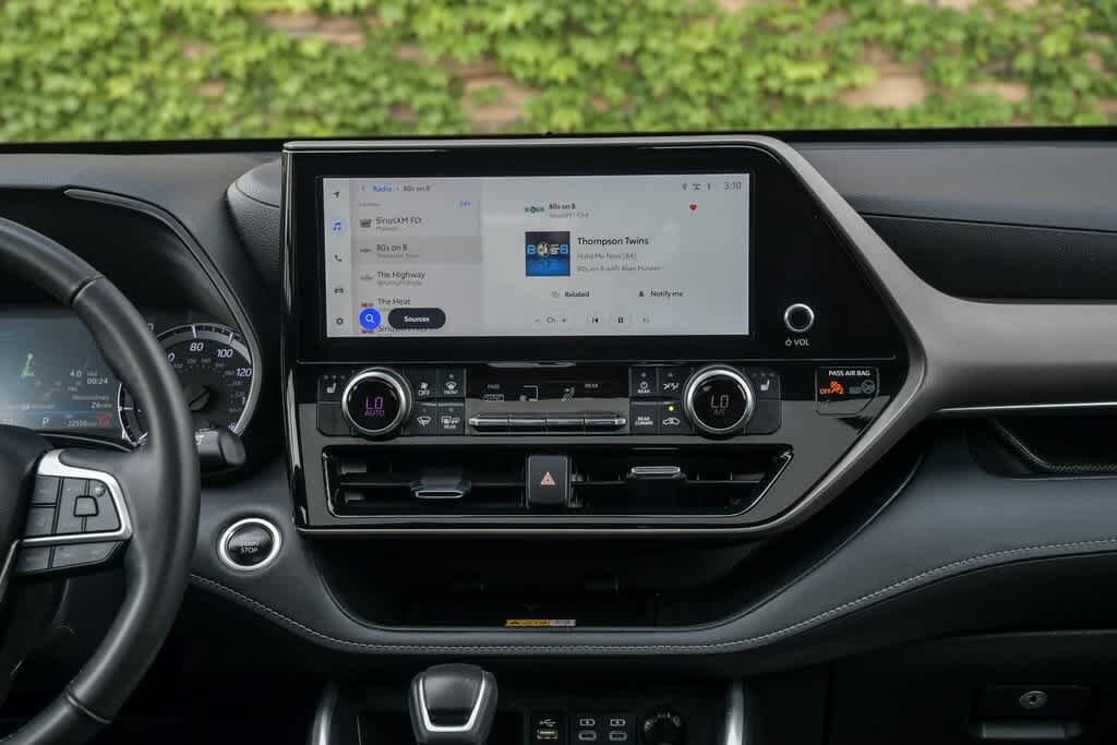 2024 Toyota Highlander XLE 13
