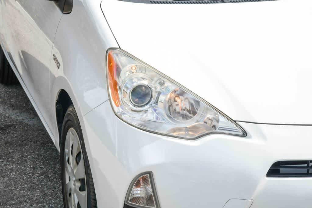 Thumbnail: 2013 Toyota Prius c - 4