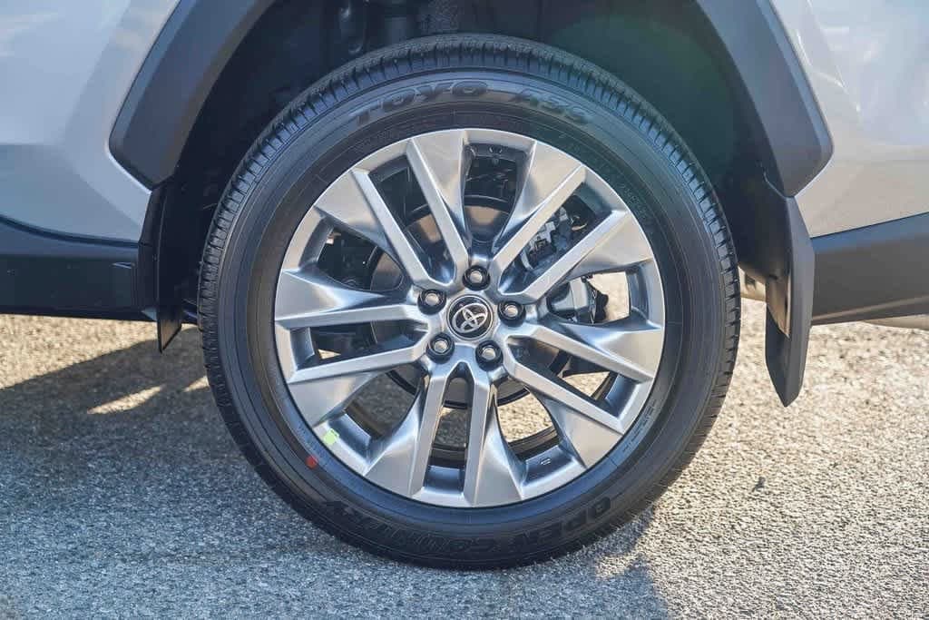 Thumbnail: 2025 Toyota RAV4 - 11