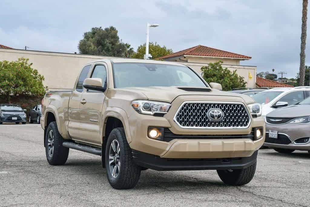 Thumbnail: 2019 Toyota Tacoma - 3