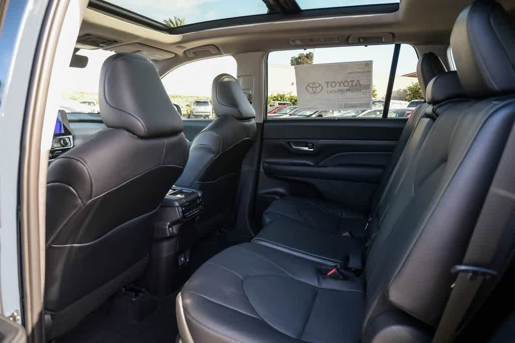 Thumbnail: 2026 Toyota Grand Highlander - 18