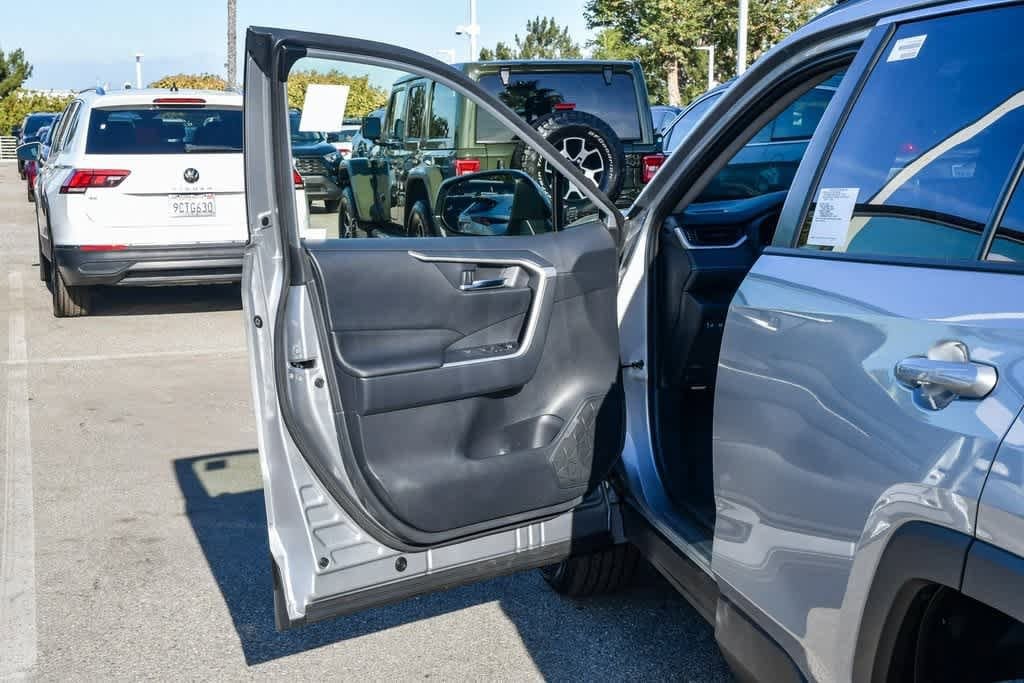 Thumbnail: 2025 Toyota RAV4 - 19