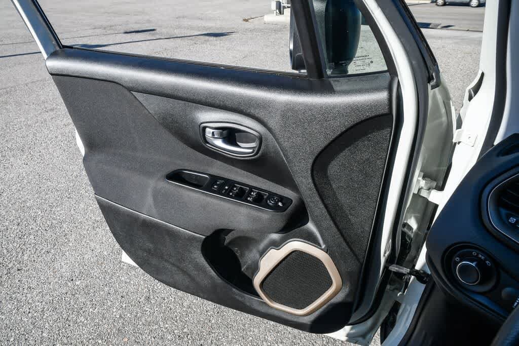 Thumbnail: 2016 Jeep Renegade - 25