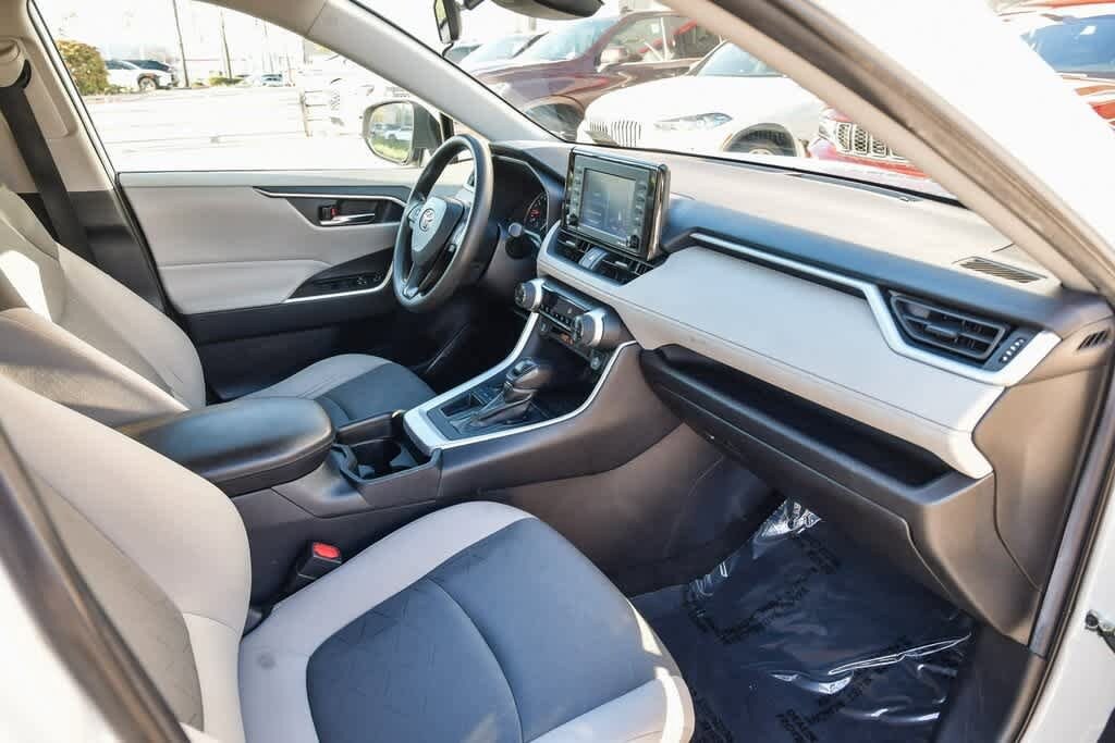 Thumbnail: 2021 Toyota RAV4 - 15