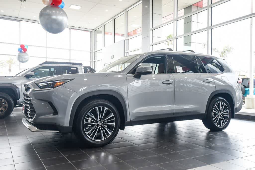 Thumbnail: 2026 Toyota Grand Highlander - 10