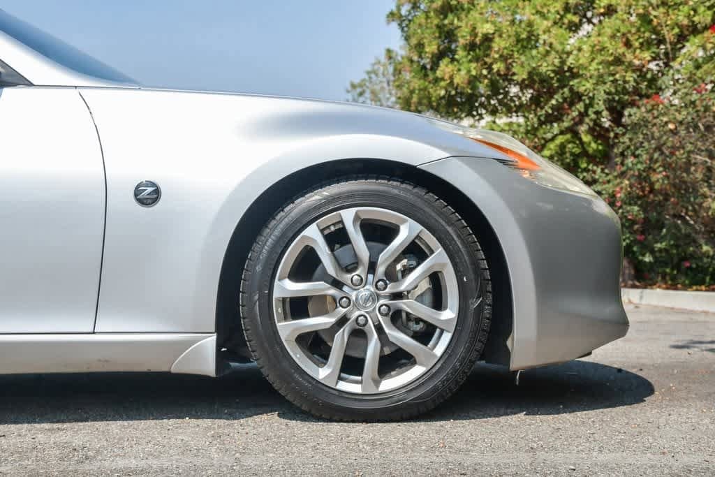 Thumbnail: 2010 Nissan Z - 11