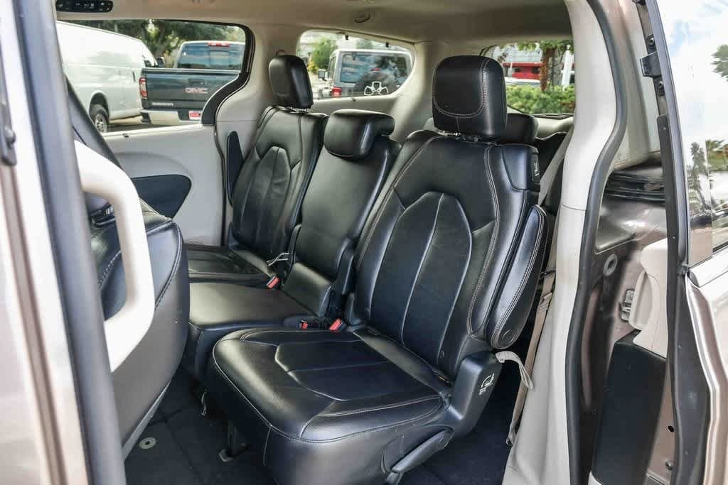Thumbnail: 2017 Chrysler Pacifica - 20