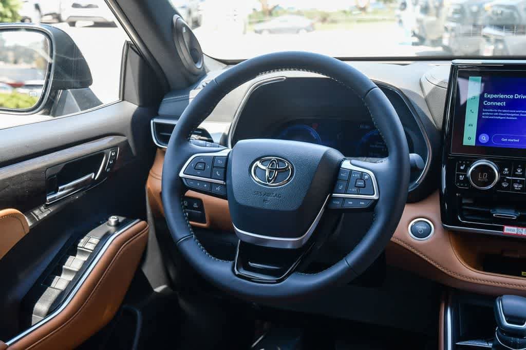 Thumbnail: 2026 Toyota Highlander - 12