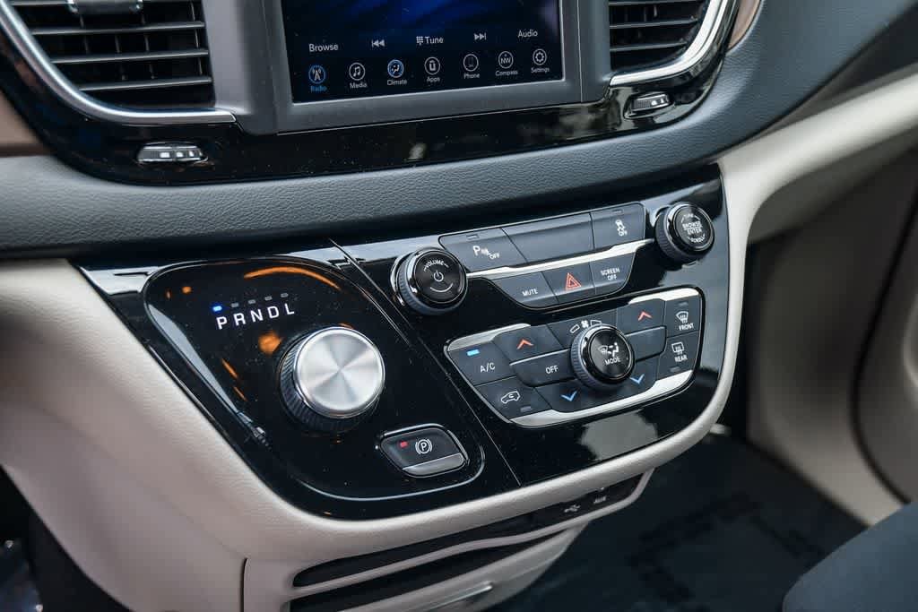 Thumbnail: 2019 Chrysler Pacifica - 20