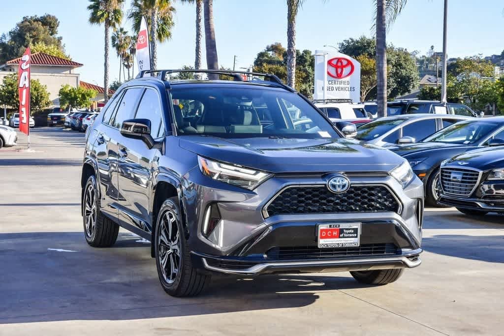 Thumbnail: 2022 Toyota RAV4 - 3