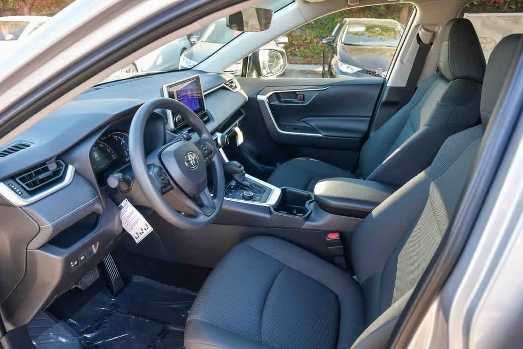 Thumbnail: 2025 Toyota RAV4 - 16