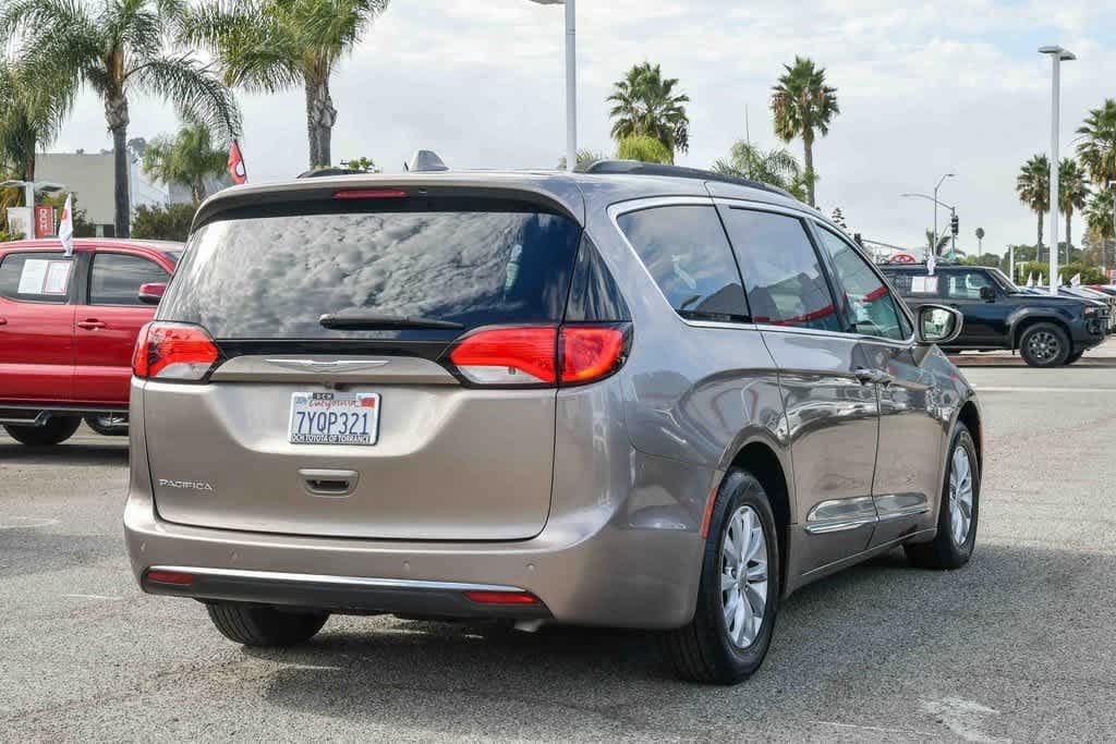 Thumbnail: 2017 Chrysler Pacifica - 7