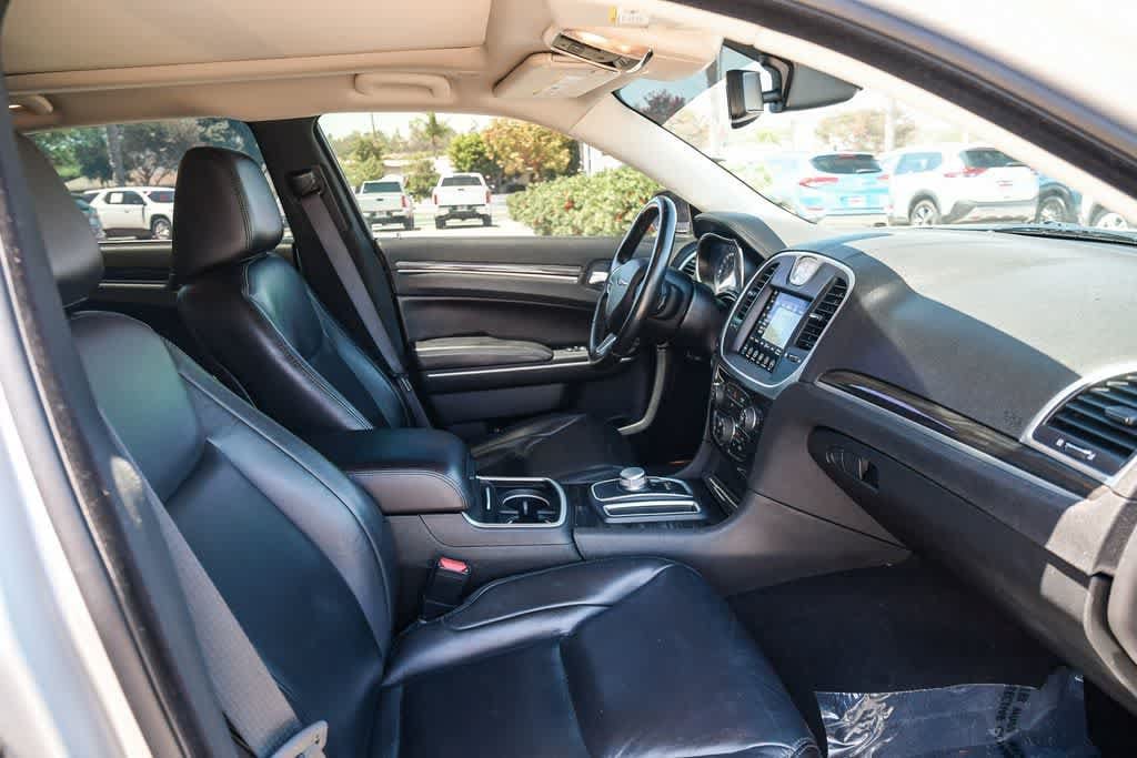 Thumbnail: 2019 Chrysler 300 - 14
