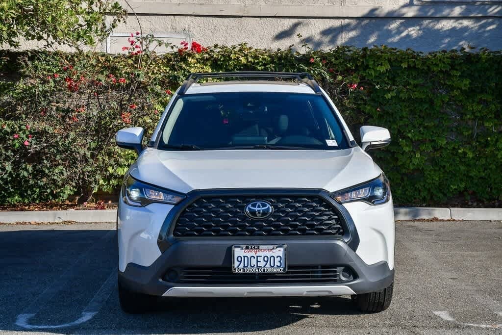 2022 Toyota Corolla Cross LE photo 2