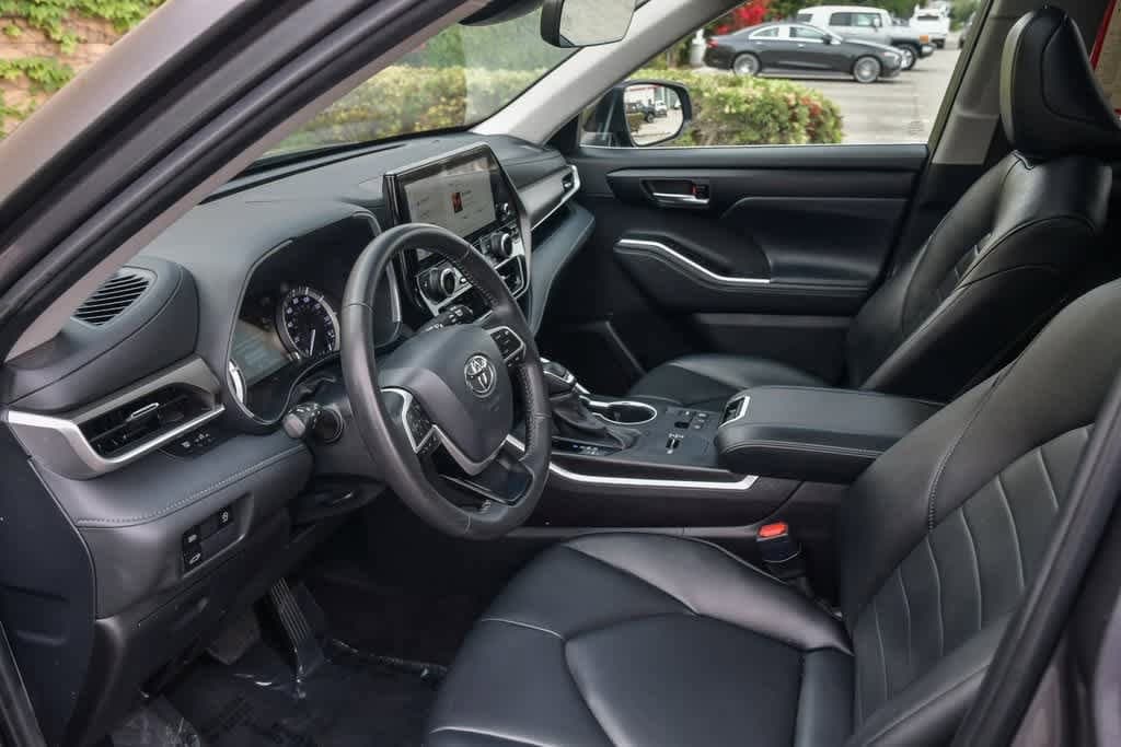 2024 Toyota Highlander XLE 17