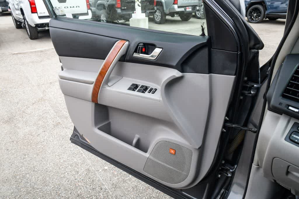 Thumbnail: 2010 Toyota Highlander - 23