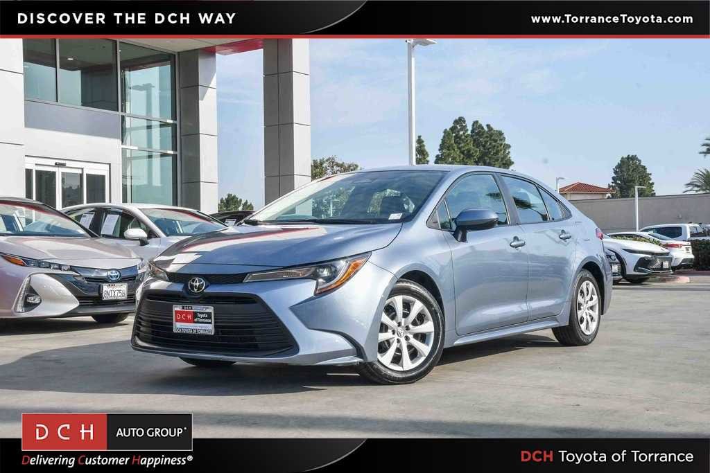 2024 Toyota Corolla LE's photo