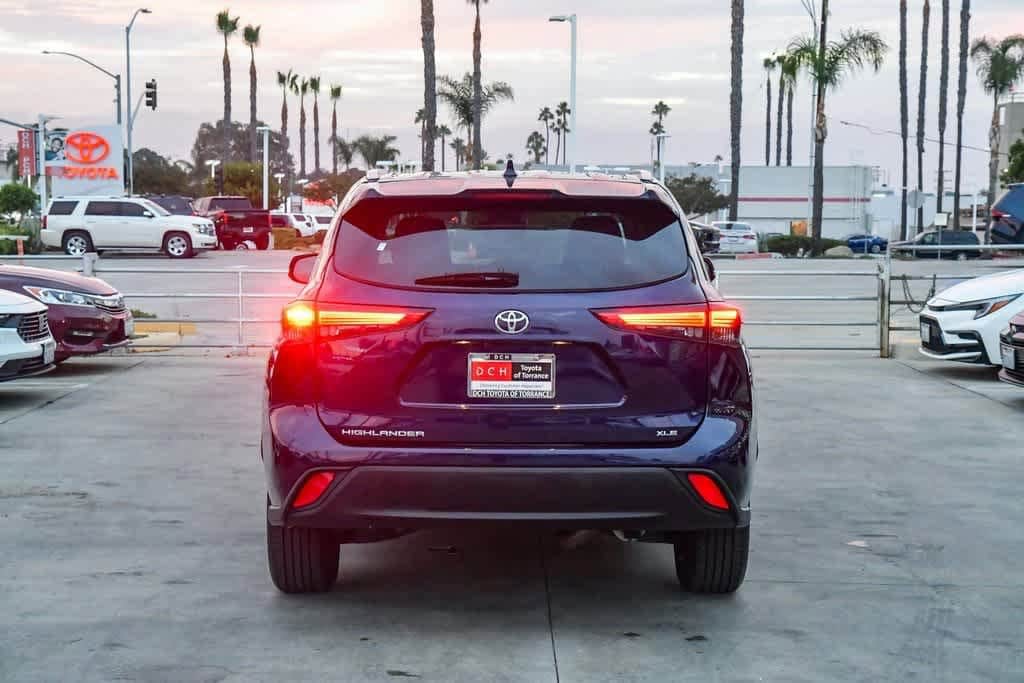 Thumbnail: 2022 Toyota Highlander - 8